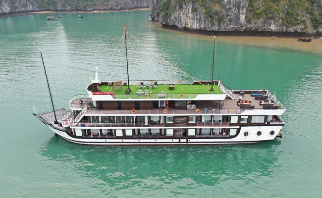 What is a cruise ship? General ratings and requirements